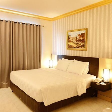 Hotel 88 Jember Bagian luar foto