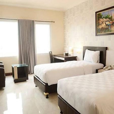 Hotel 88 Jember Bagian luar foto