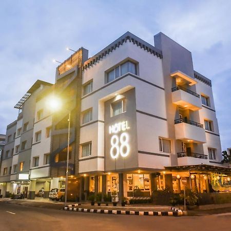 Hotel 88 Jember Bagian luar foto