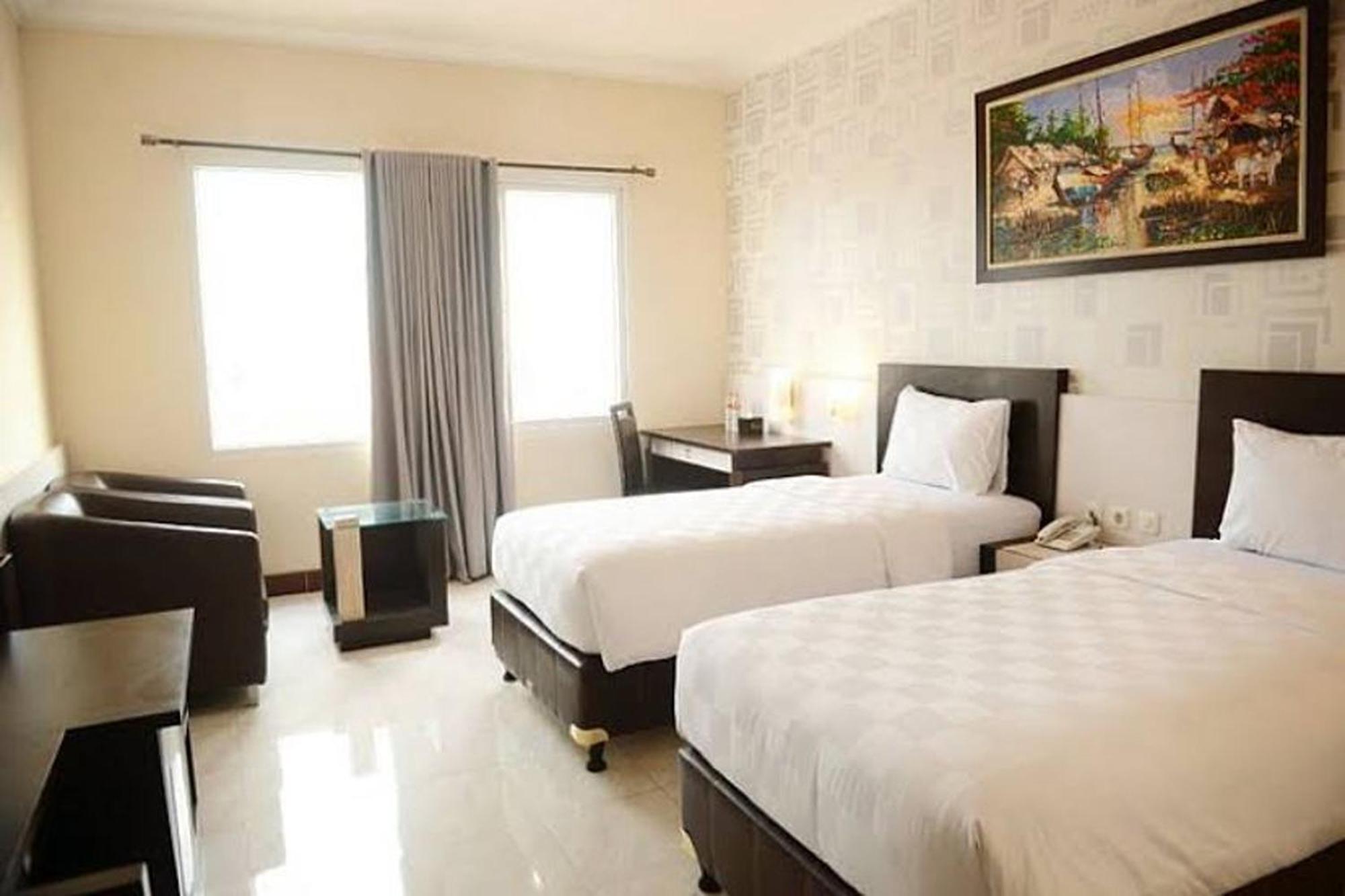 Hotel 88 Jember Bagian luar foto