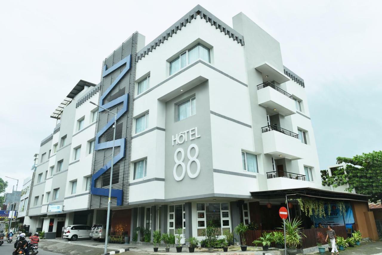 Hotel 88 Jember Bagian luar foto