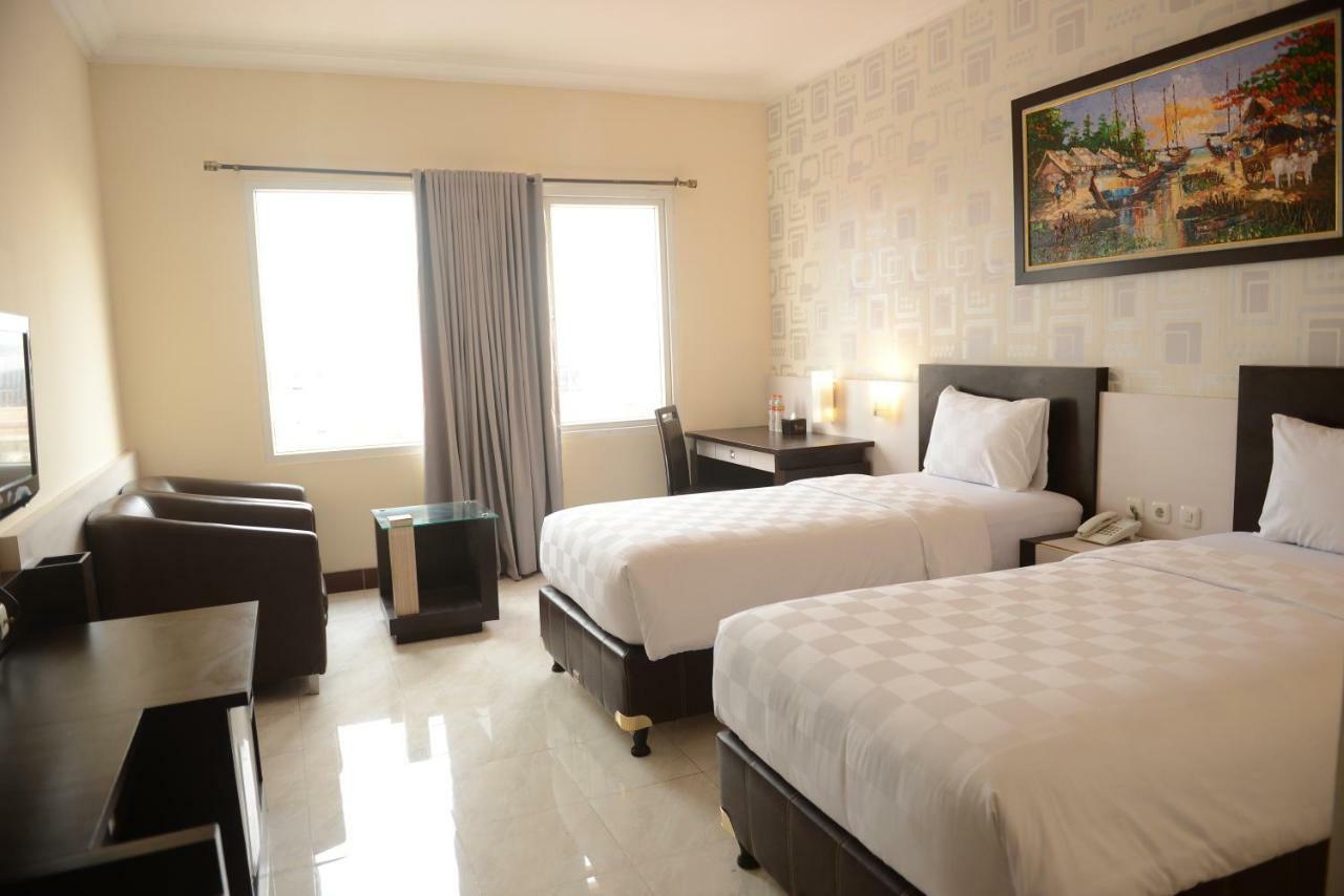 Hotel 88 Jember Bagian luar foto