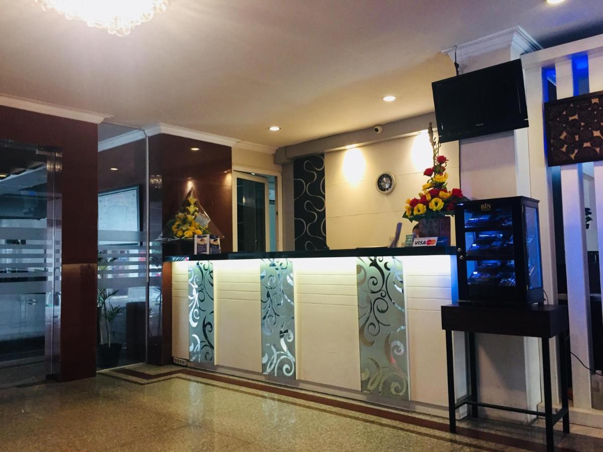 Hotel 88 Jember Bagian luar foto